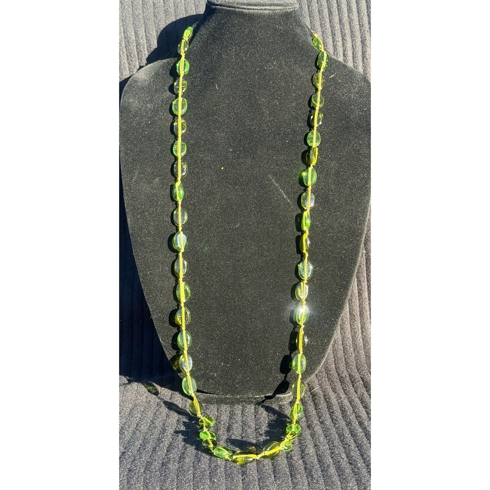 💚✨ Vintage Green Glass Beaded Necklace – Single Strand Statement Piece ✨💚